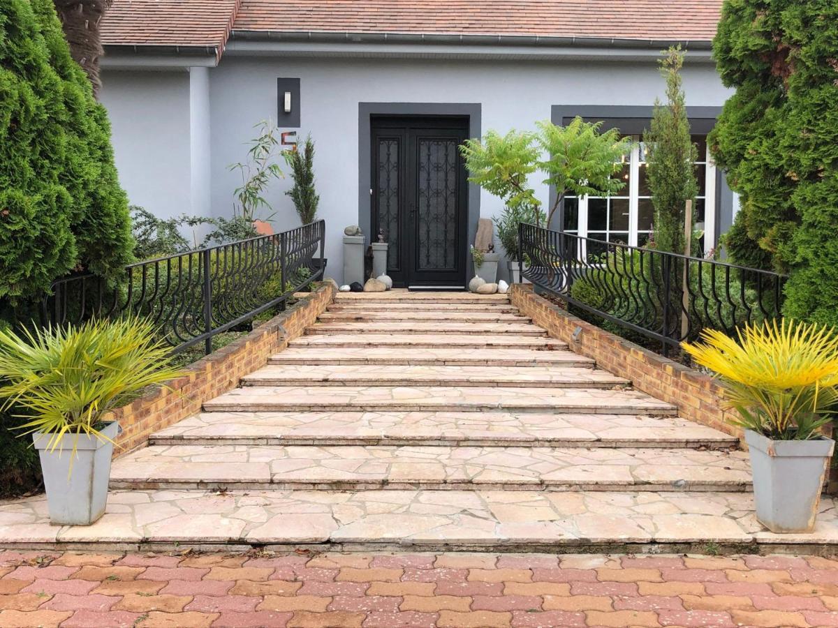 Les Nuits Victoriennes Bed & Breakfast Saint-Germain-du-Corbeis Ngoại thất bức ảnh